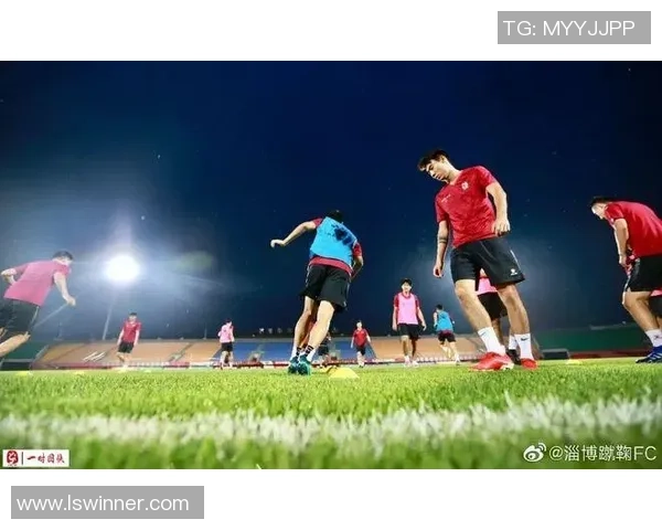 上海足球队的节奏变革引发热议推动城市足球新发展与未来展望