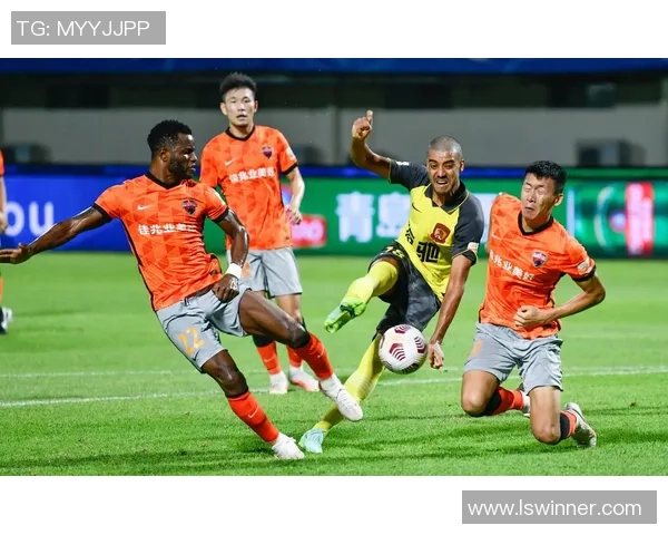 深圳足球队在足球团队协作排行榜中荣获第四名展现出色团队精神与默契配合